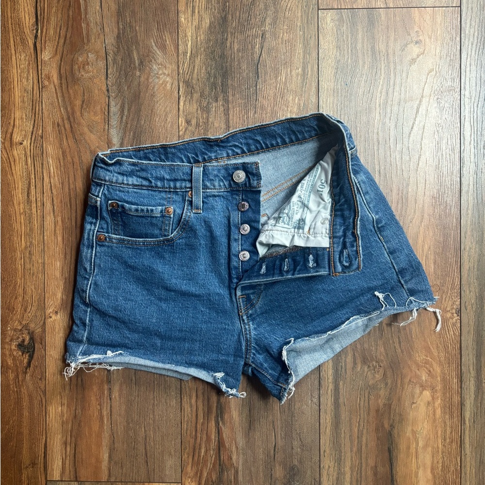 501® HIGH RISE WOMEN'S SHORTS- medium wash size 26
